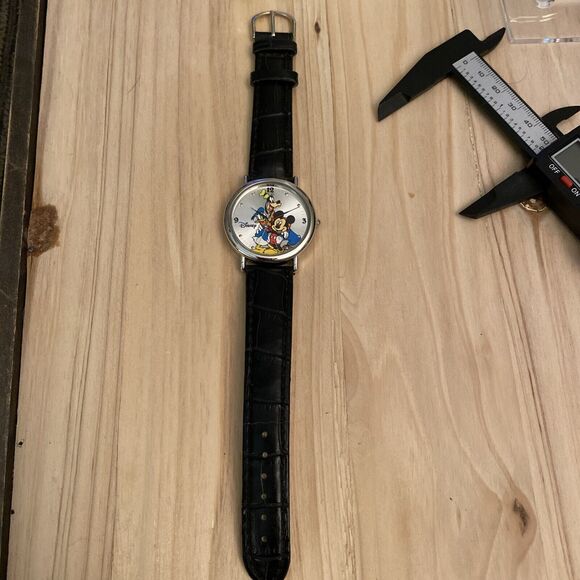 Disney Mickey and Friends Men’s Watch - Picture 2 of 9